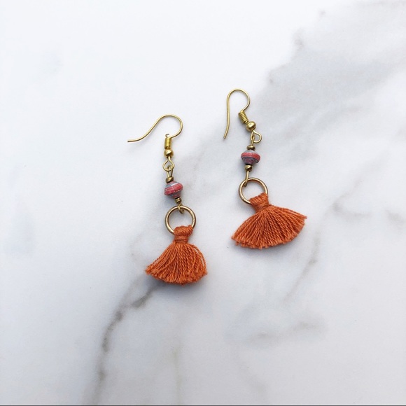 Free People Jewelry - ✨Small tassels earrings ✨